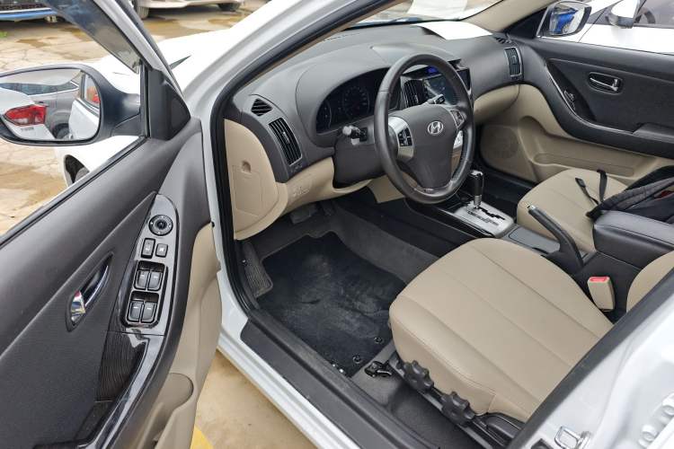 Used Hyundai Celesta 2015 1.6L Automatic Luxury Model
