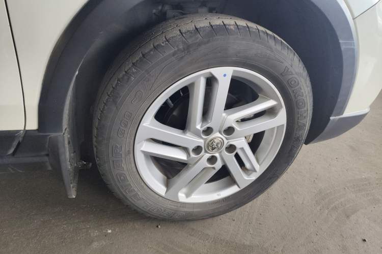 Used Venucia T60 2022 1.6L CVT Smart Drive Version Right Front Wheel Hub