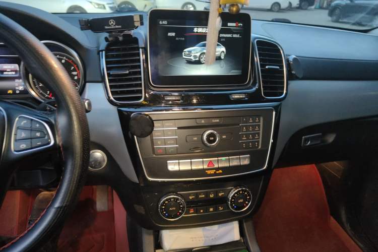 Used Mercedes-Benz GLE Coupe 2017 GLE 320 4MATIC Coupe SUV Audio And AC Panel