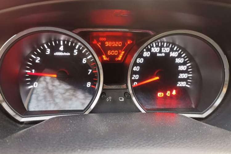 Used Nissan Livina 2013 1.6XE Manual Comfort Edition
