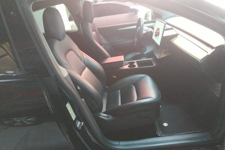 Used Tesla Model Y 2021 Long-Range All-Wheel-Drive Version
