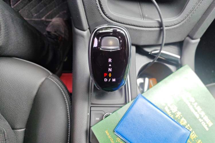 Used Cadillac XT5 2022 2.0T Two-Wheel Drive Luxury Version Gear Lever