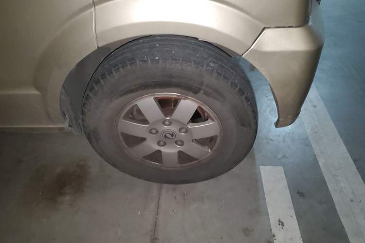 Used Dongfeng Xiaokang C37 2015 1.5L Standard II DK15-06 Right Front Wheel Hub