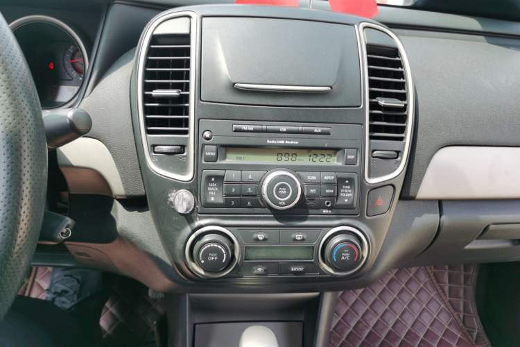 Used Nissan Sylphy 2016 Classic 1.6XE Automatic Leading Edition Audio And AC Panel