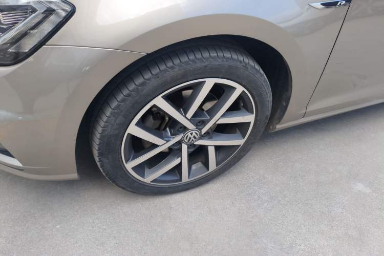 Used Volkswagen Golf 2018 230TSI Automatic Luxury Version Left Front Wheel Hub