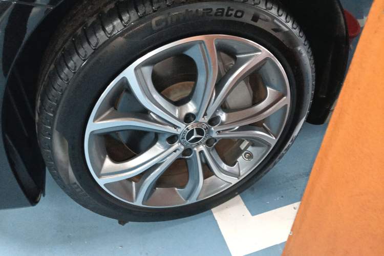 Used Mercedes-Benz E-Class 2020 E 300 L Sporty and Stylish Model Exterior 4