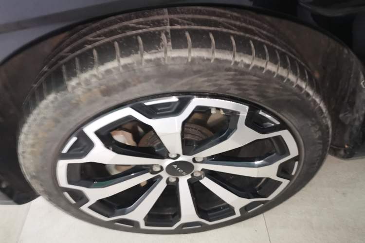 Used AION V 2024 Aion Tyrannosaurus 650 LiDAR Edition Left Front Wheel Hub