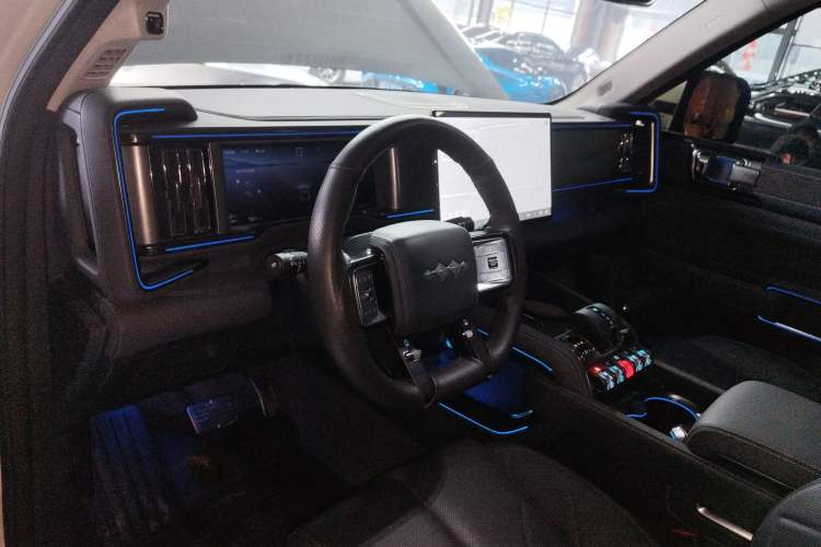 Used Formula Leopard Leopard 5 2024 Cloud Ride Luxury Edition