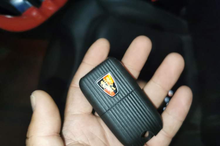 Used Roewe RX8 2019 30T Smart Connectivity Two-Wheel Drive Supreme Flagship Edition
