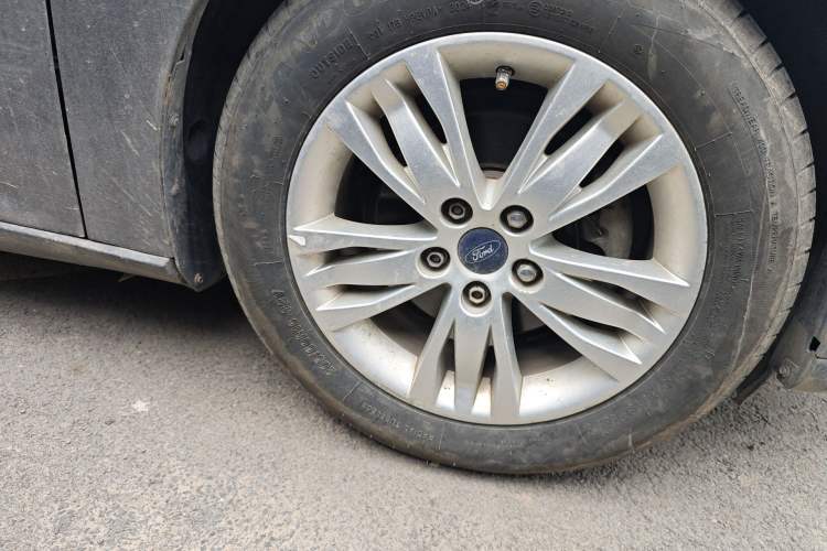 Used Ford Focus 2012 Sedan 1.6L Manual Comfort Model
