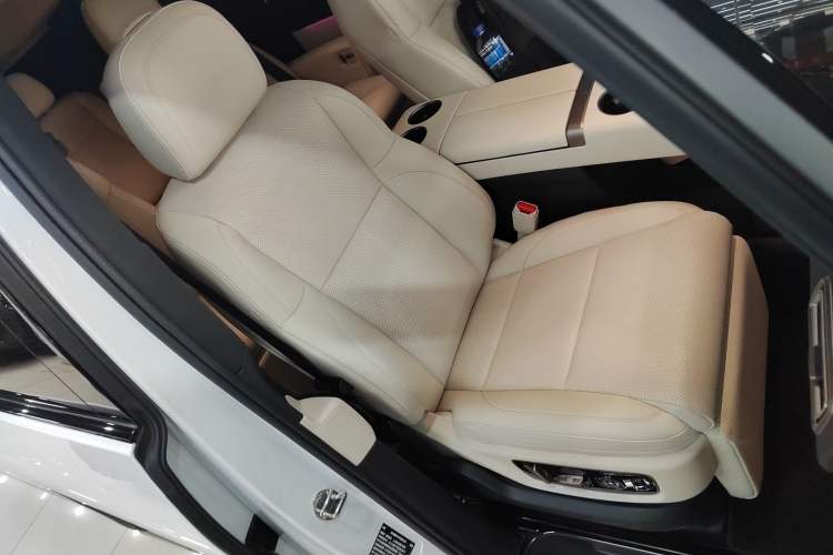 Used Li Auto MEGA 2025 Home Family Special Edition
