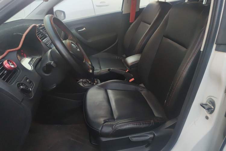 Used Volkswagen Polo 2016 1.4L Manual Fashion Model