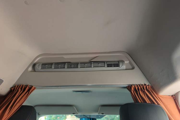 Used Ford Transit 2017 2.0T Diesel Multi-Purpose Commercial Vehicle Mid-Drive Mid-Roof China IV Standard
