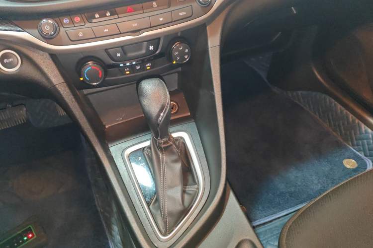 Used Buick GT 2021 Revised Version Flagship 1.5L Automatic Elite Edition Gear Lever