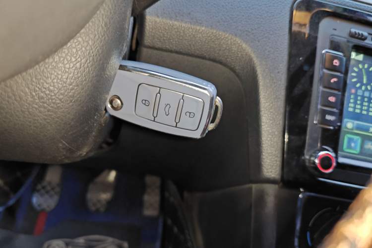 Used Volkswagen Santana 2015 1.6L Manual Comfort Edition
