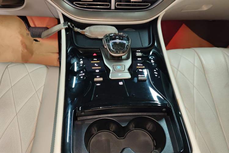 Used Denza D9 2022 DM-i 1040 Prestige Model