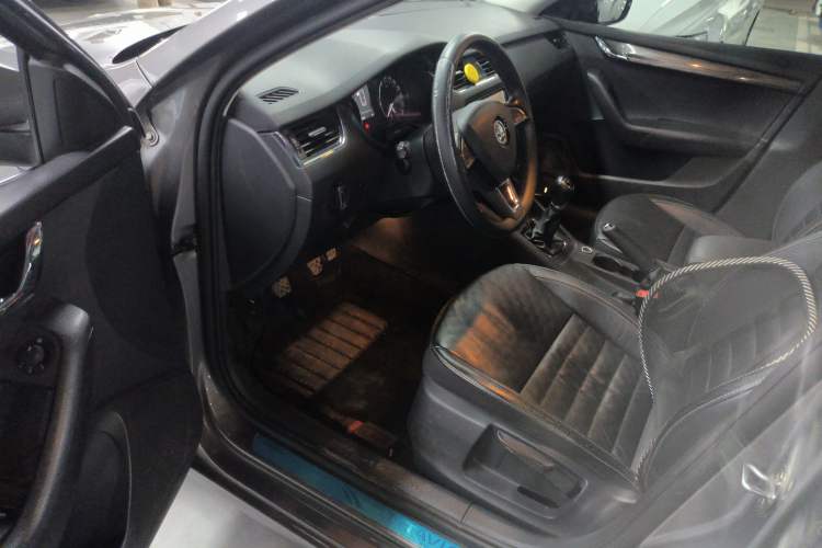 Used Skoda Octavia 2017 1.6L Manual Smart Drive Edition
