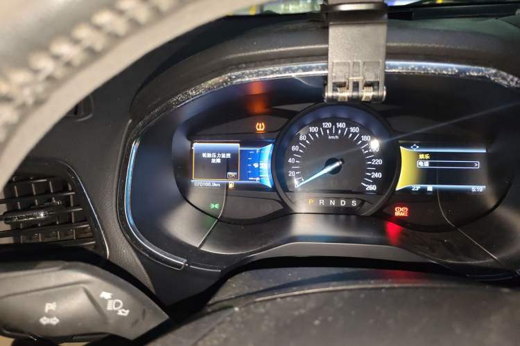 Used Ford Edge 2015 2.0T GTDi Two-Wheel-Drive High-Line Version
