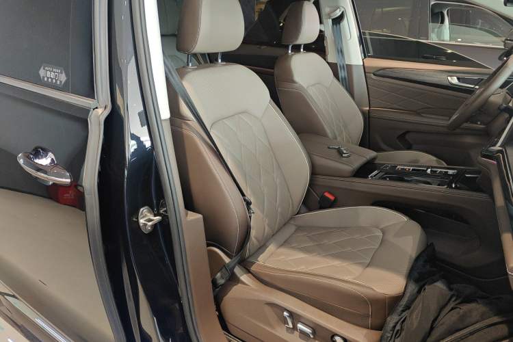 Used Volkswagen Viloran 2024 380TSI Premium Edition Right Front Seat