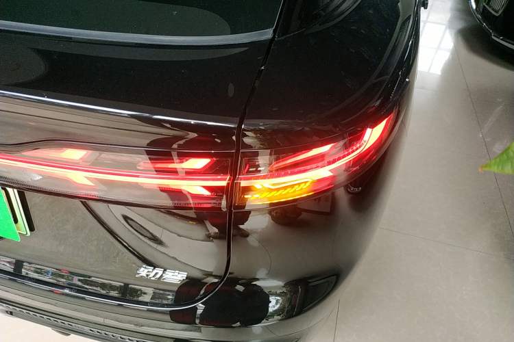 Used VOYAH COURAGE 2024 Ultra-Long Range Smart Enjoyment Version Right Rear Taillight