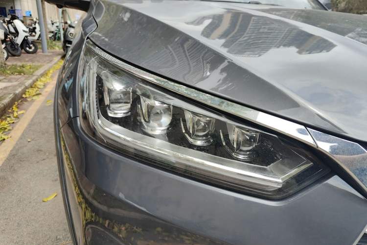 Used BYD Song New Energy 2019 Song DM 1.5TID Smart Connect Dynamic Model Right Front Headlight