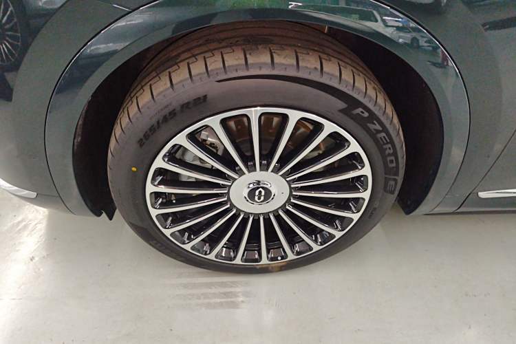 Used Hima AITO M8 2025 Extended-Range Ultra Version 53.4 kWh 6-Seater Edition
