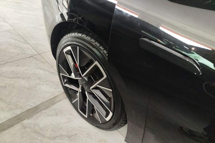 Used Avatr 12 2024 700 Three-Laser Rear-Wheel Drive Luxury Edition Right Rear Wheel Hub