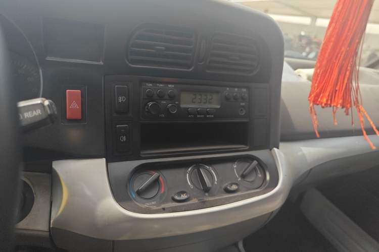 Used Jinbei Hiace 2018 2.0L Fifth-Generation Kuaiyun Luxury Standard Top 6-Seater V19S Audio And AC Panel