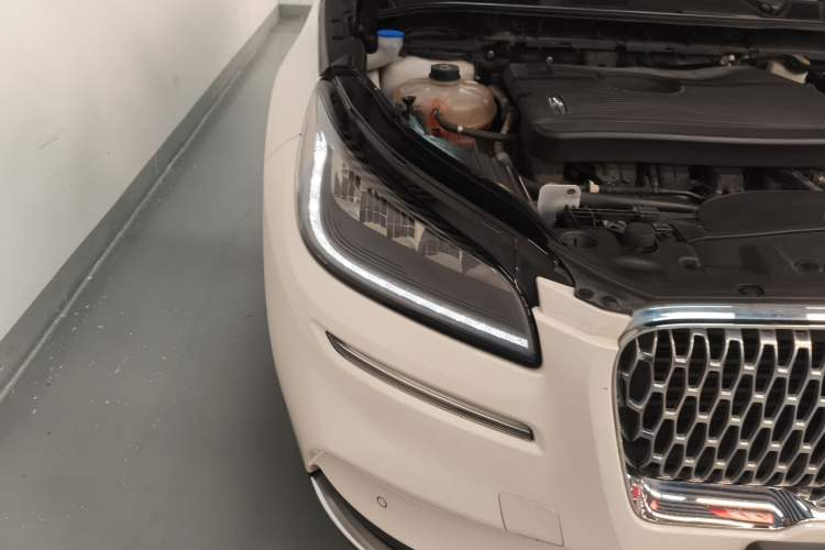 Used Lincoln Corsair 2021 2.0T Two-Wheel-Drive Luxury Edition Right Front Headlight