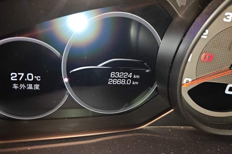 Used Porsche Cayenne 2019 Cayenne 3.0T Odometer Close Up