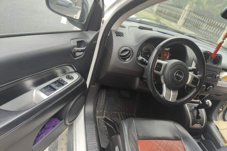 Used Jeep Compass 2014 2.4L Four-Wheel Drive Serpentine Collection Edition Driver Seat