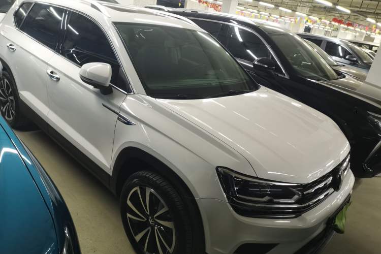 Used Volkswagen Tharu 2022 280TSI Two-Wheel-Drive Luxury Edition Front Right 45 Deg