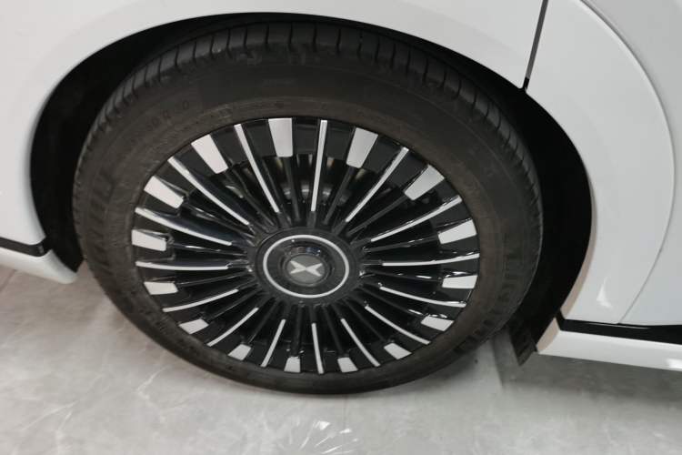 Used XPeng X9 2025 740 Ultra-Long Range Max