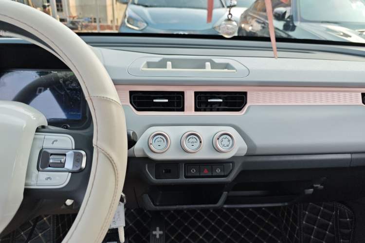 Used Chery New Energy QQ Ice Cream 2022 170km Sundae Phosphate Lithium-Ion