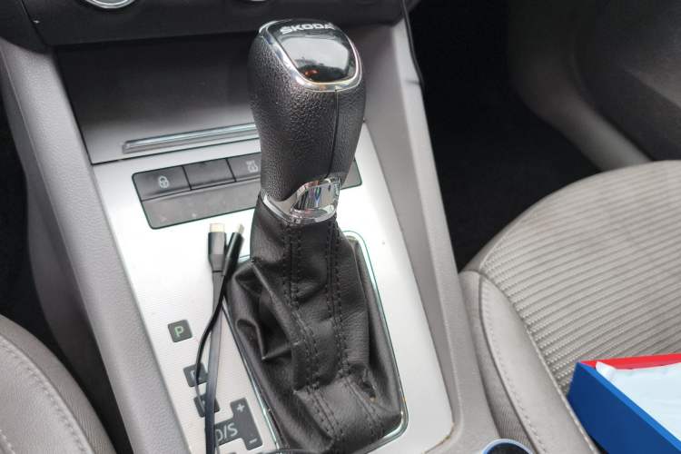 Used Skoda Octavia 2015 1.6L Automatic Yijie Edition Gear Lever
