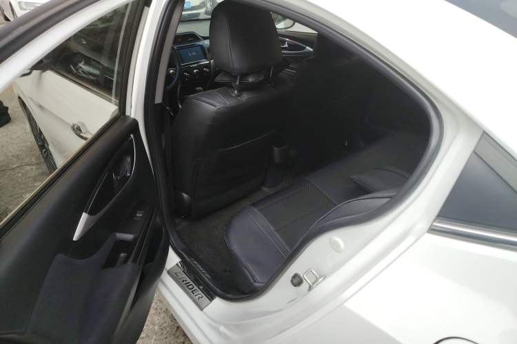 Used Honda Crider 2015 1.8L automatic luxury edition
