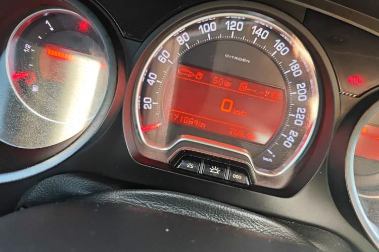 Used Citroen C5 2014 2.0L Automatic Luxury Edition Odometer Close Up