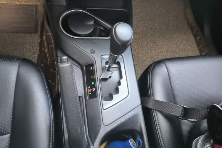 Used Toyota RAV4 2016 2.0L CVT Two-Wheel Drive Fashion Edition China V Standard
