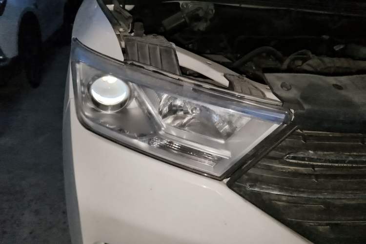 Used Wuling Hongguang 2019 1.5L S Comfort Edition China VI LAR Right Front Headlight