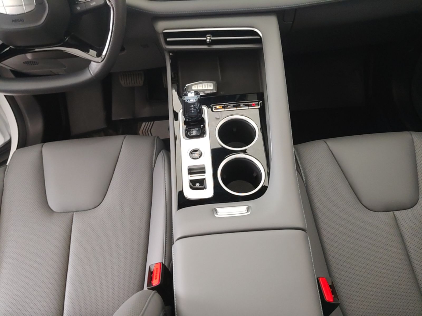 Geely Auto Emgrand X7 Sport 2026 Model 1.5TD 10th Anniversary Champion Edition — снимка 16
