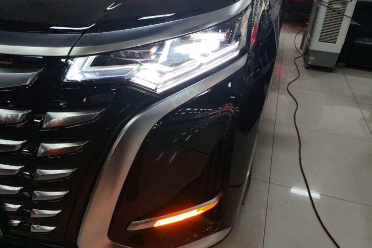 Used Denza D9 2024 DM-i 970 Luxury Model