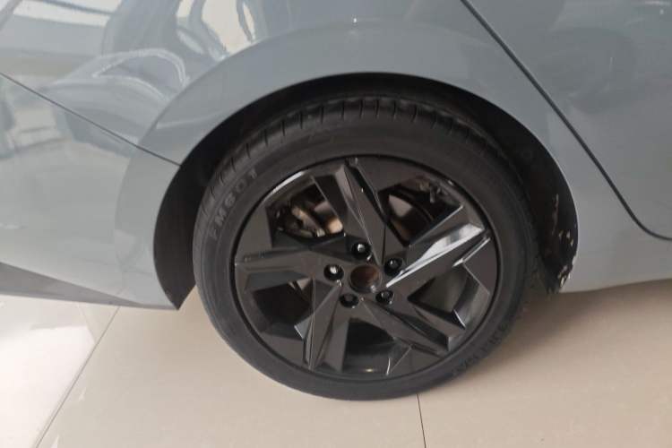 Used Hyundai Elantra 2021 1.5L CVT LUX Prestige Edition
