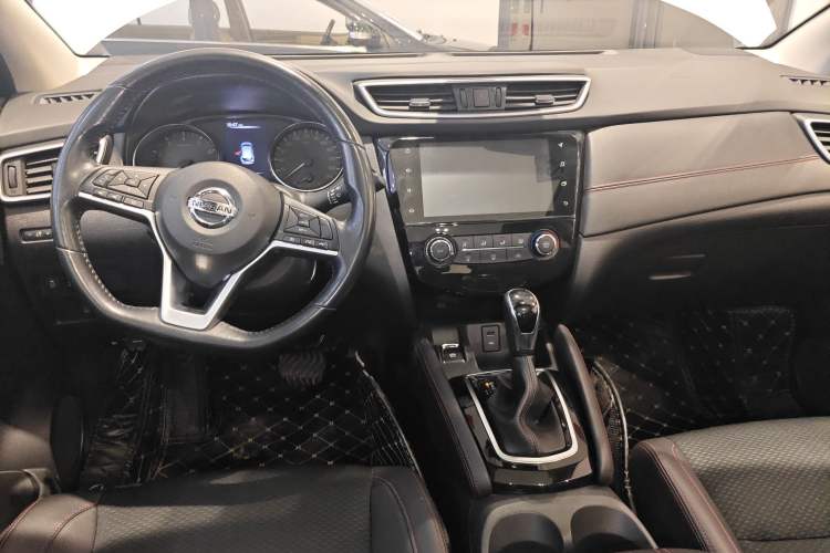 Used Nissan Qashqai 2019 2.0L CVT Luxury Edition Center Console