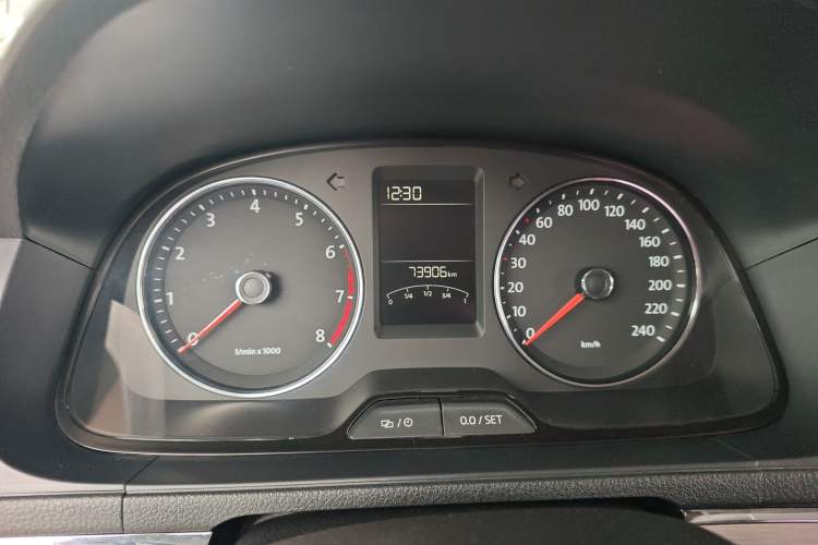 Used Volkswagen Lavida 2013 Revised Version 1.6L Automatic Luxury Edition Instrument Cluster