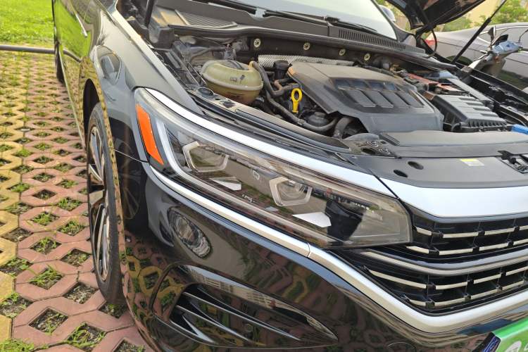 Used Volkswagen Passat 2022 330TSI Luxury Edition Right Front Headlight