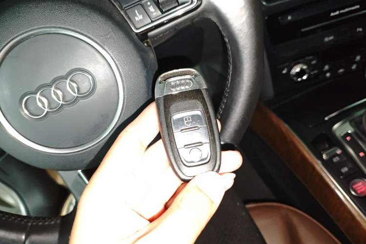 Used Audi Q5 2013 40 TFSI Comfort Edition Vehicle Key