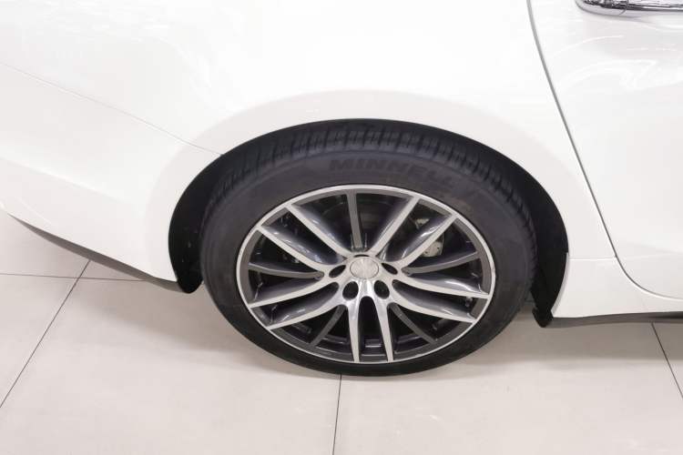 Used Maserati Ghibli 2014 3.0T Standard Edition Right Rear Wheel Hub