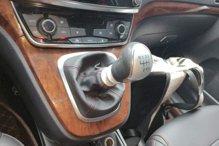 Used Haval H6 2017 Red-Label Sport Edition 2.0T Diesel Manual Two-Wheel Drive Elite Model China V Standard
