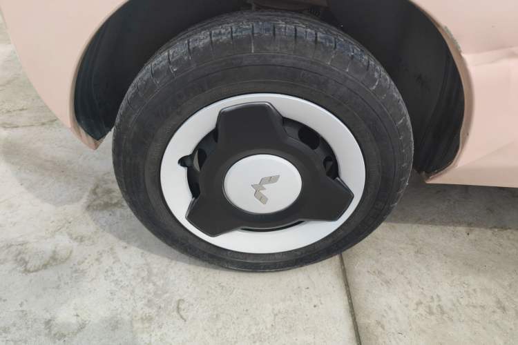 Used Wuling Hongguang MINIEV 2022 Macaron Premium Model – Lithium Ternary Battery Right Rear Wheel Hub