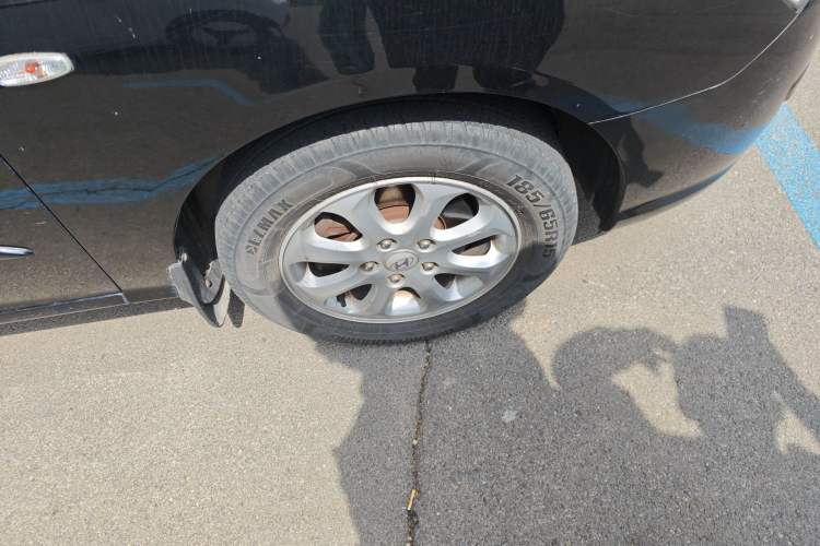 Used Hyundai Celesta 2010 1.6L MT GL Right Front Wheel Hub